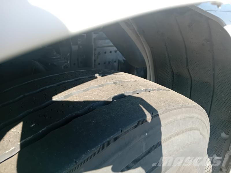 Iveco 330.36 Camiones con gancho