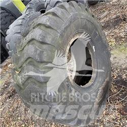 KOMET 23.5X25 Neumáticos, ruedas y llantas