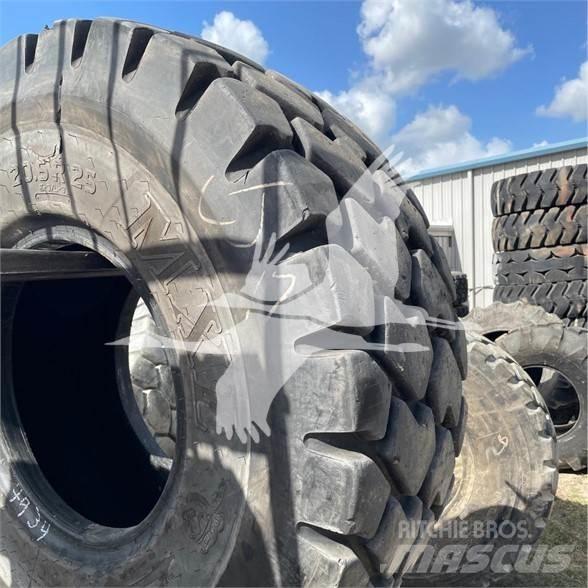 Titan 20.5R25 Neumáticos, ruedas y llantas
