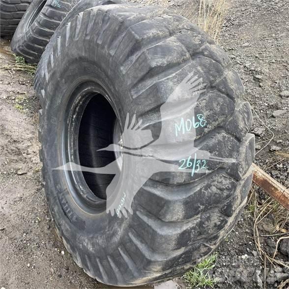 Titan 23.5x25 Neumáticos, ruedas y llantas
