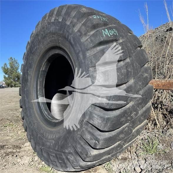 Titan 23.5x25 Neumáticos, ruedas y llantas