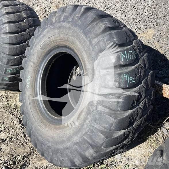 Titan 23.5x25 Neumáticos, ruedas y llantas