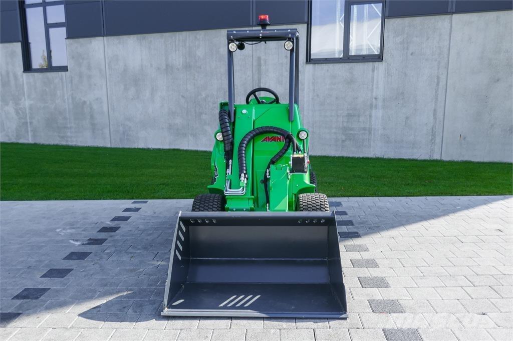 Avant M 423 Mini excavadoras < 7t
