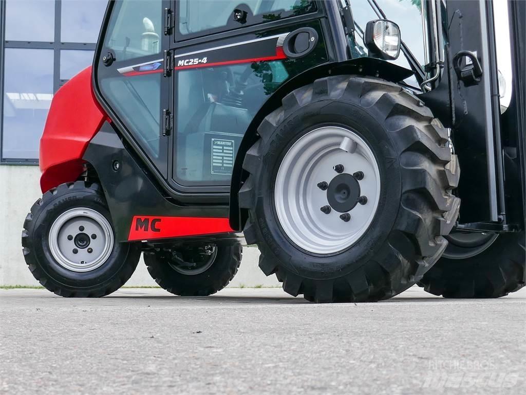 Manitou MC 25-4 Carretillas elevadoras todo terreno