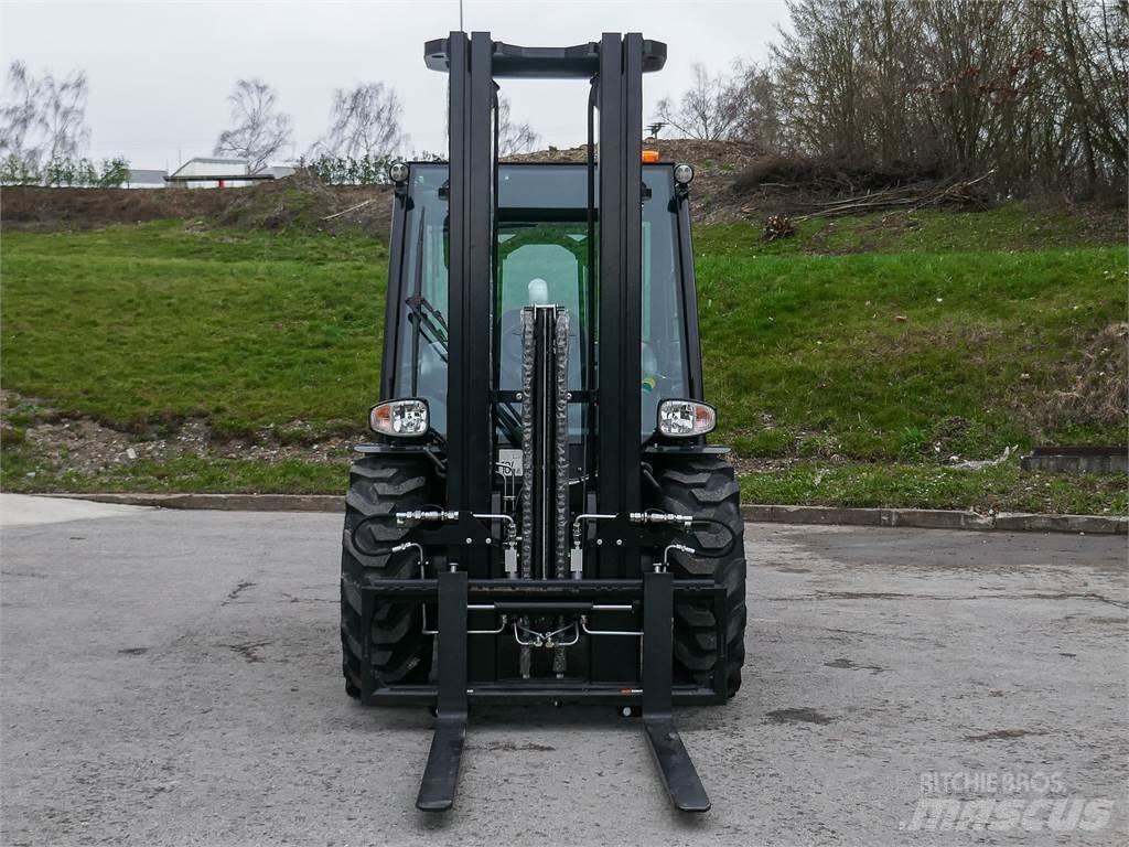 Manitou MC 25-4 Carretillas elevadoras todo terreno