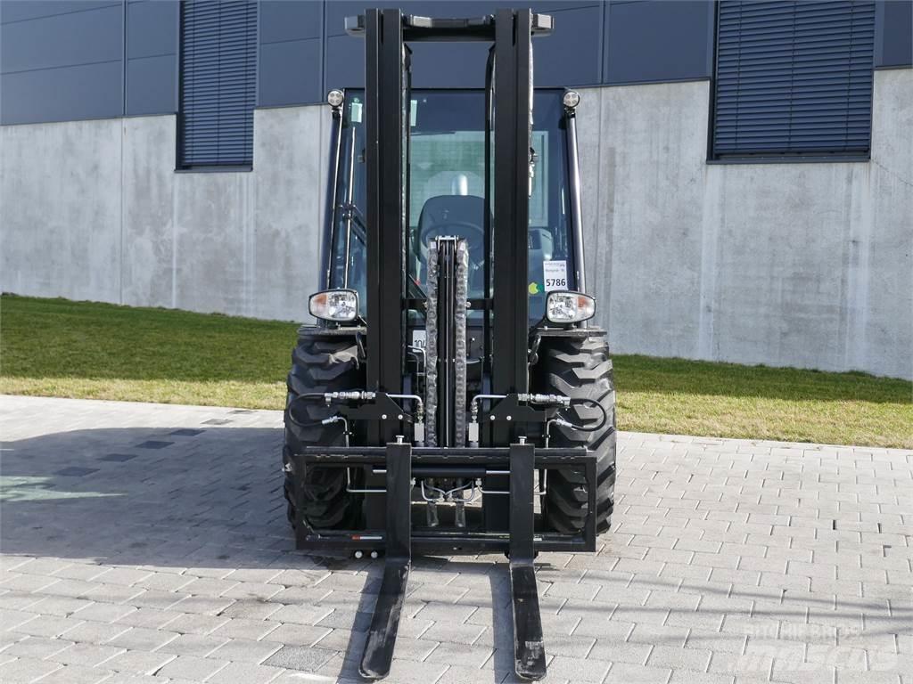 Manitou MC 25-4 Carretillas elevadoras todo terreno