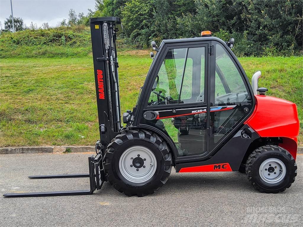 Manitou MC 25-4 Carretillas elevadoras todo terreno