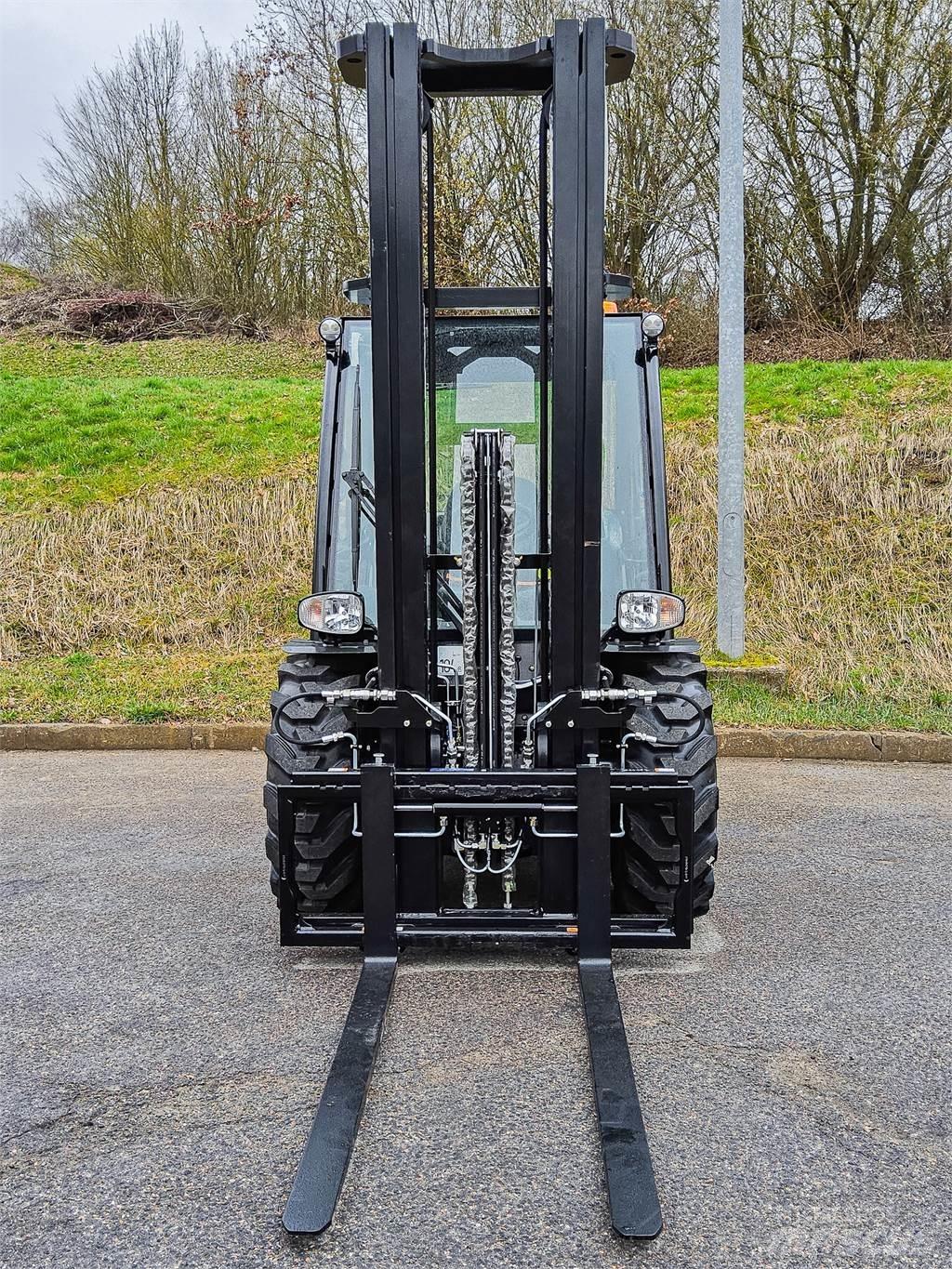 Manitou MC 30-4 Carretillas elevadoras todo terreno