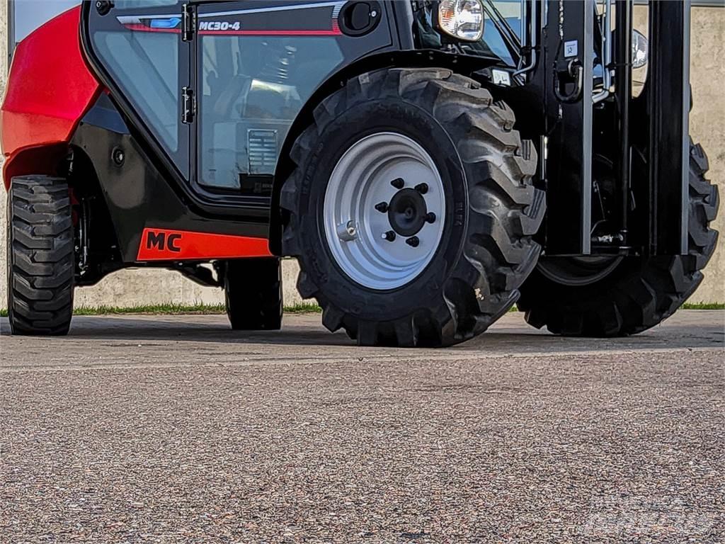 Manitou MC 30-4 Carretillas elevadoras todo terreno