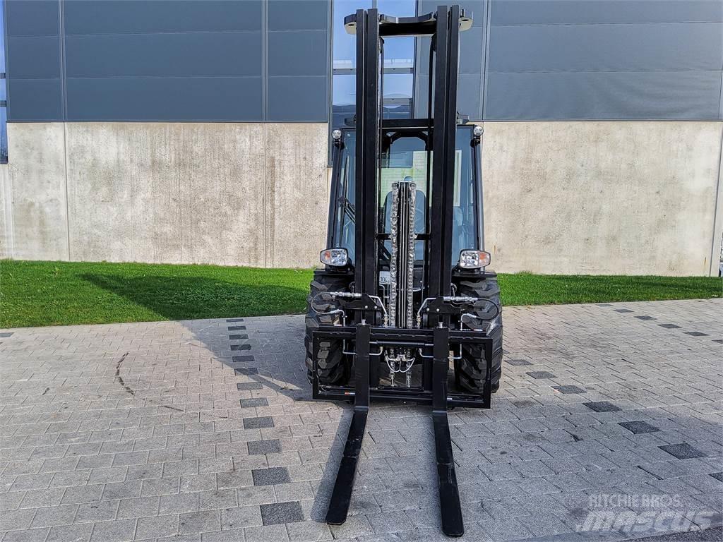 Manitou MC 30-4 Carretillas elevadoras todo terreno