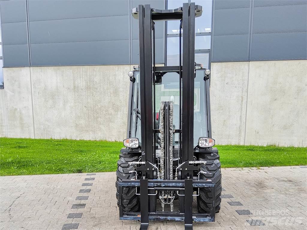 Manitou MC 30-4 Carretillas elevadoras todo terreno