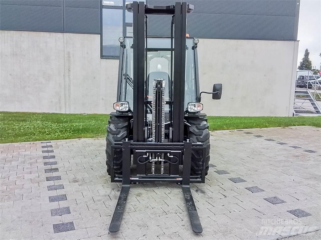 Manitou MC 30-4 Carretillas elevadoras todo terreno