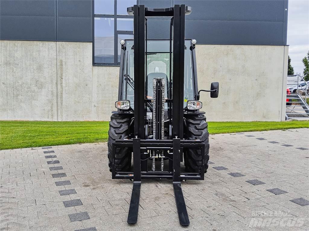Manitou MC 30-4 Carretillas elevadoras todo terreno