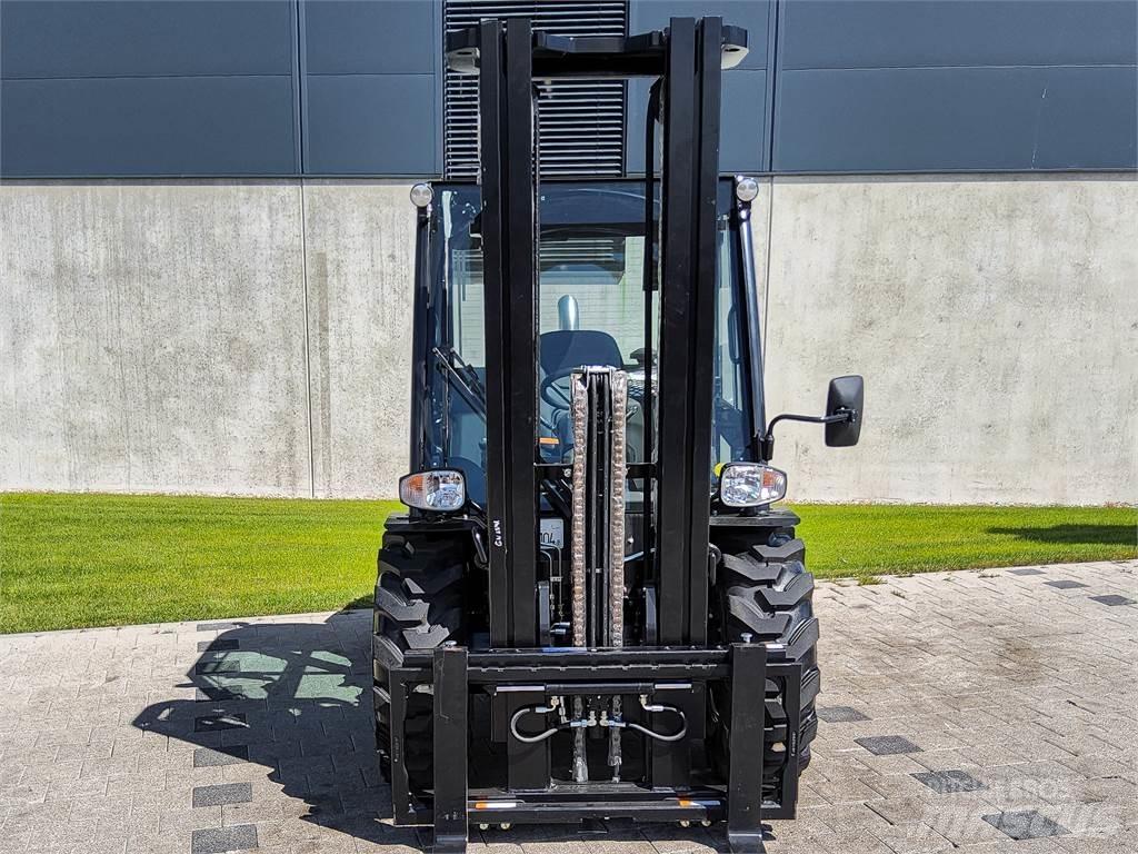 Manitou MC 30-4 Carretillas elevadoras todo terreno