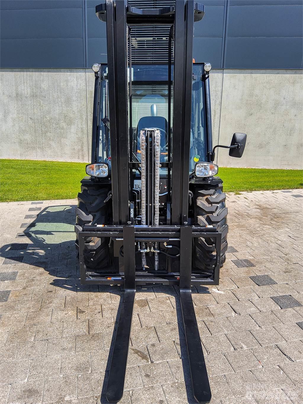 Manitou MC 30-4 Carretillas elevadoras todo terreno