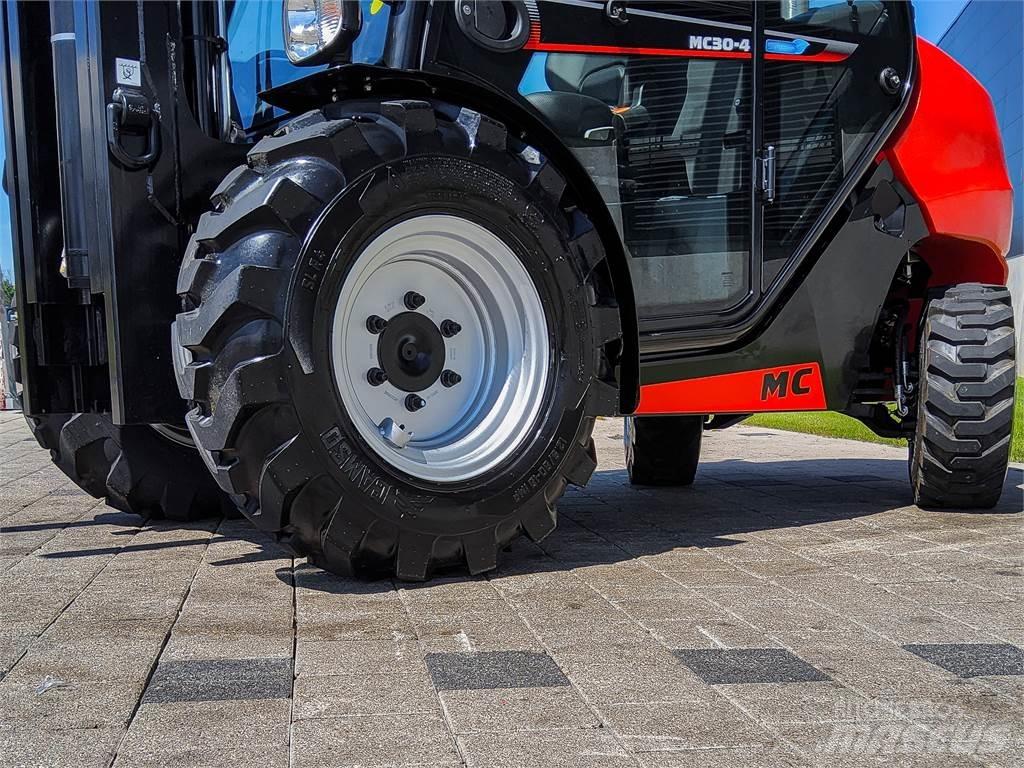 Manitou MC 30-4 Carretillas elevadoras todo terreno