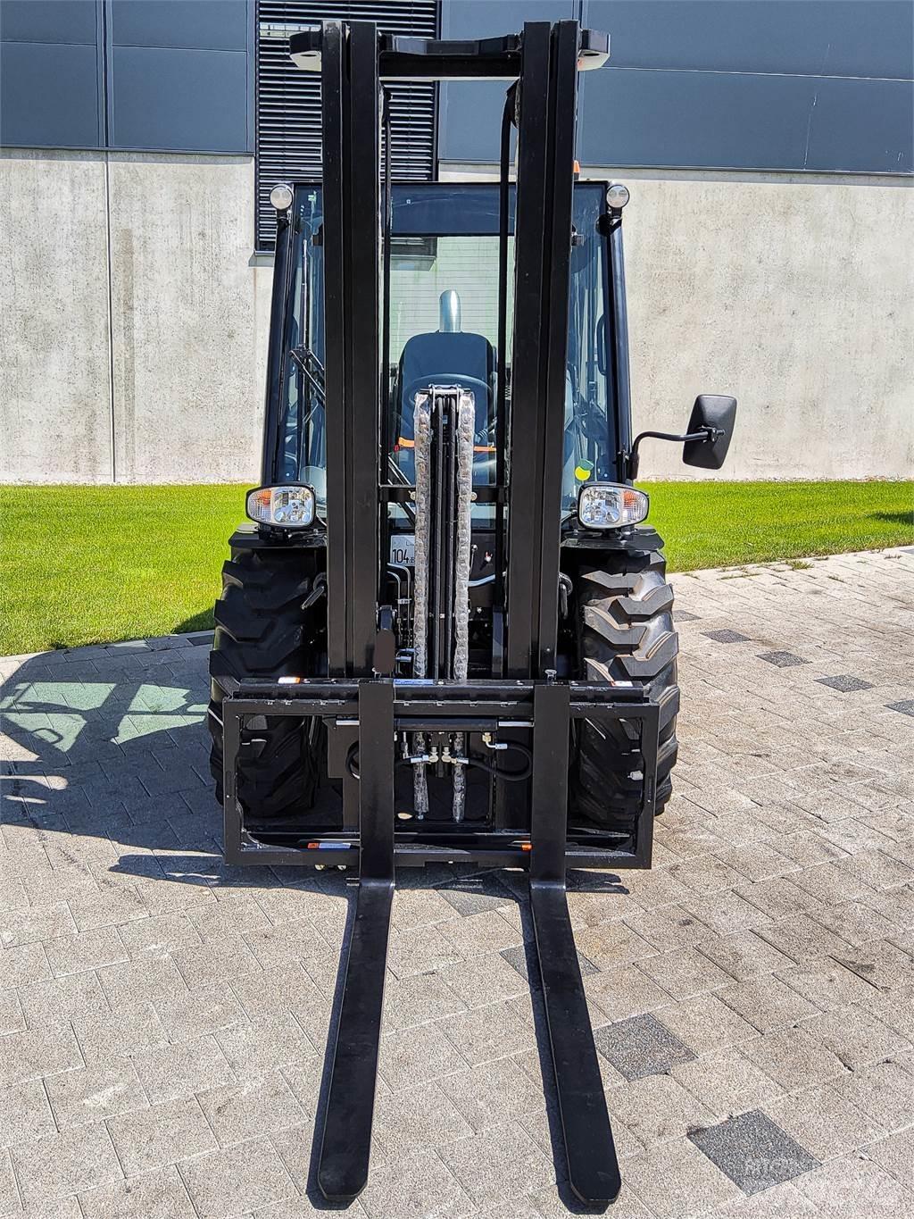 Manitou MC 30-4 Carretillas elevadoras todo terreno
