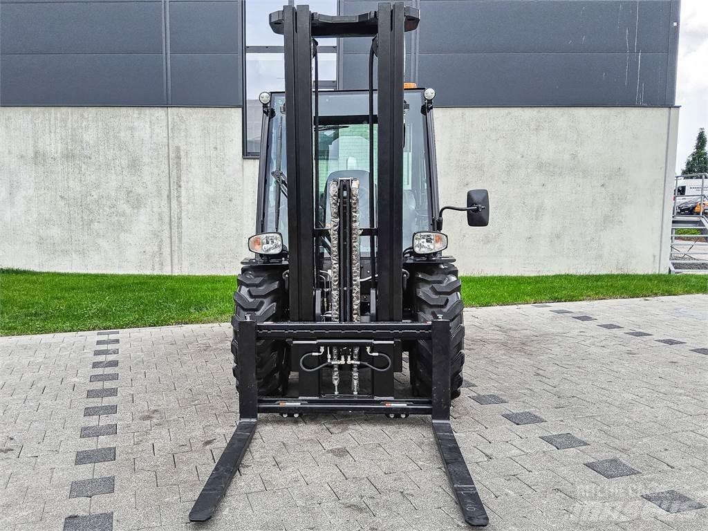 Manitou MC 30-4 Carretillas elevadoras todo terreno