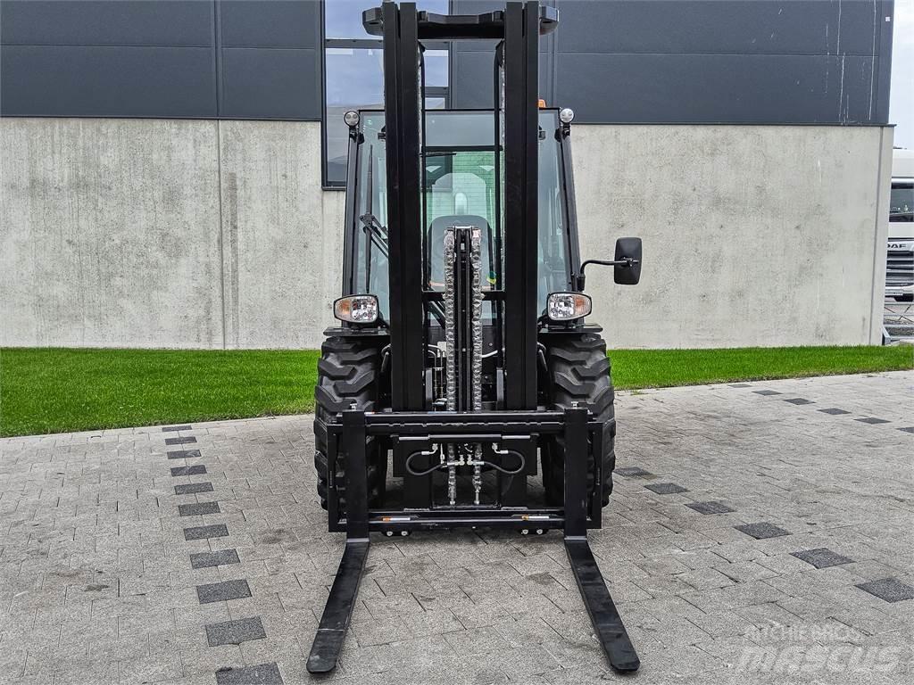 Manitou MC 30-4 Carretillas elevadoras todo terreno