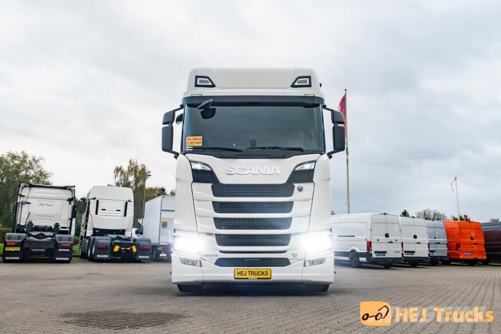 Scania S660 A6x2/4NB Cabezas tractoras