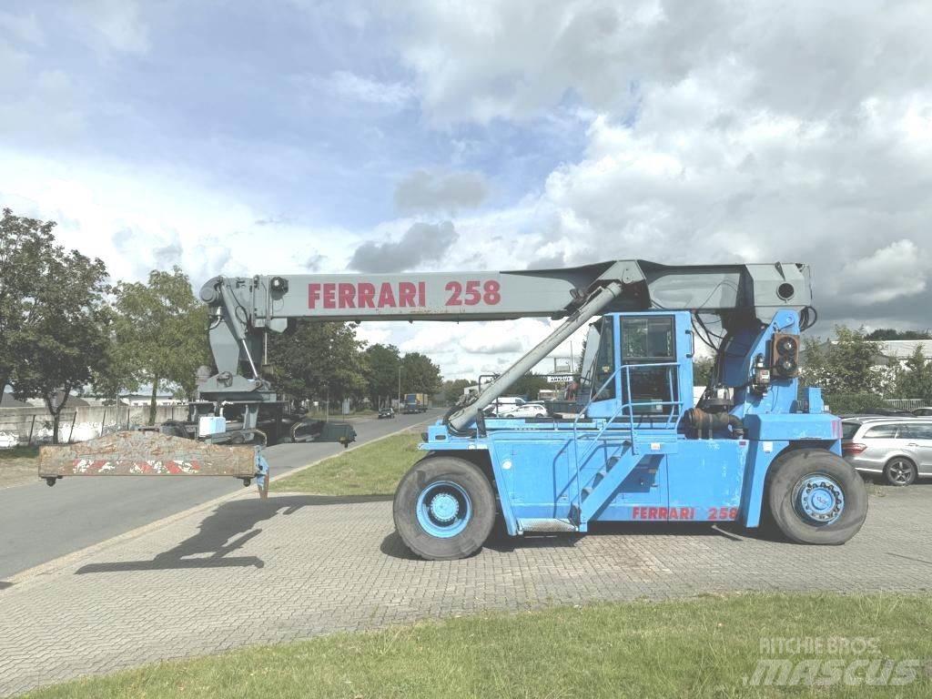 CVS Ferrari F258.6 Manipulador de contenedores