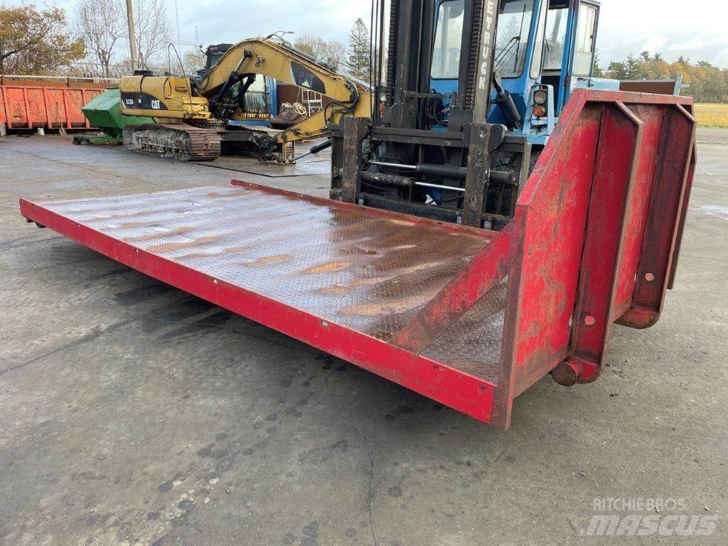  Maskintrailer med wirehejs Semirremolques de góndola rebajada