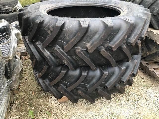  Rear Tyres Neumáticos, ruedas y llantas