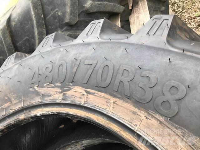  Rear Tyres Neumáticos, ruedas y llantas