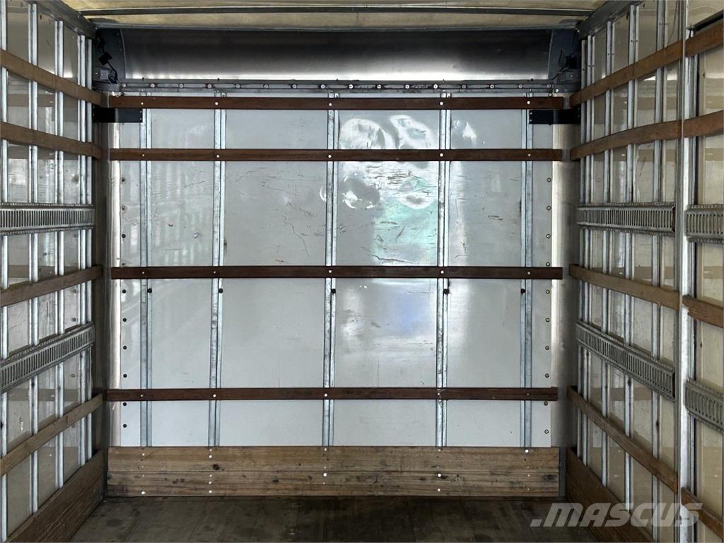 Freightliner M2 Camiones caja cerrada