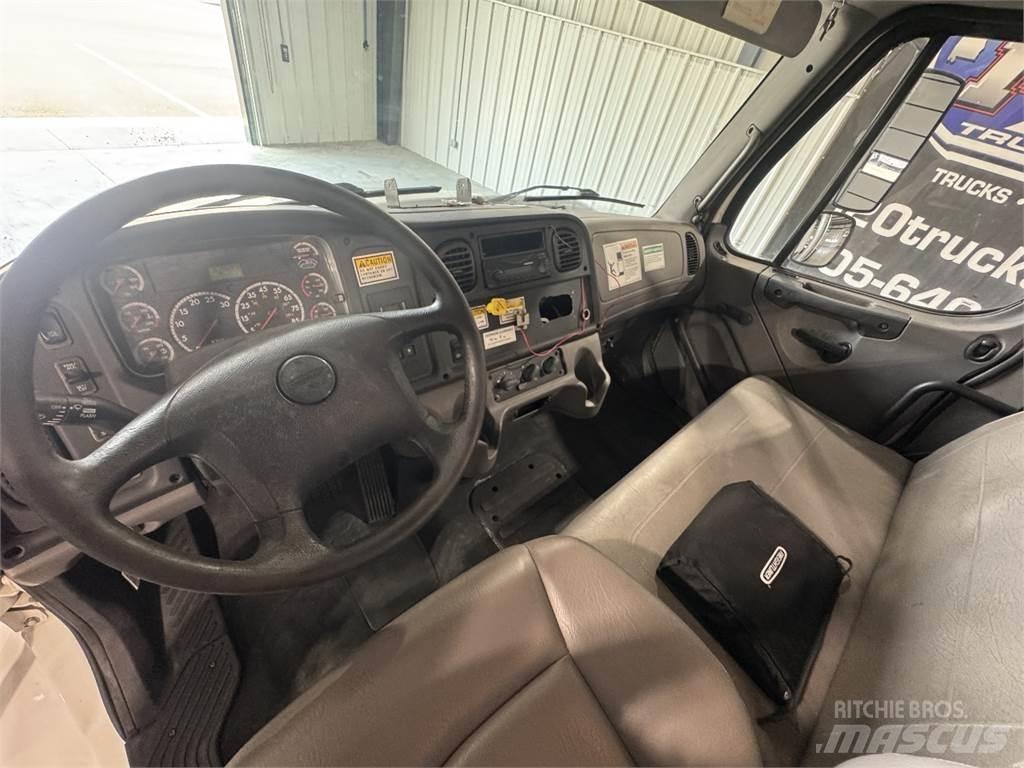 Freightliner M2 106 Camiones chasis