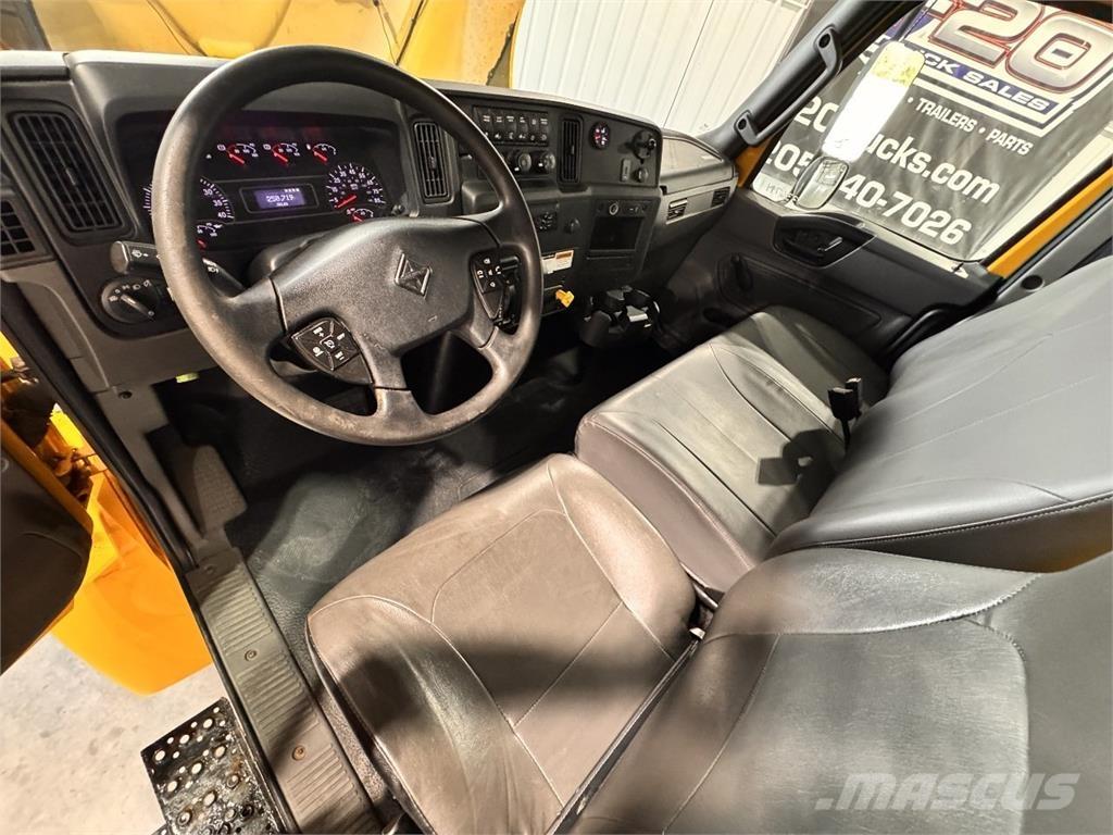 International MV607 Camiones caja cerrada