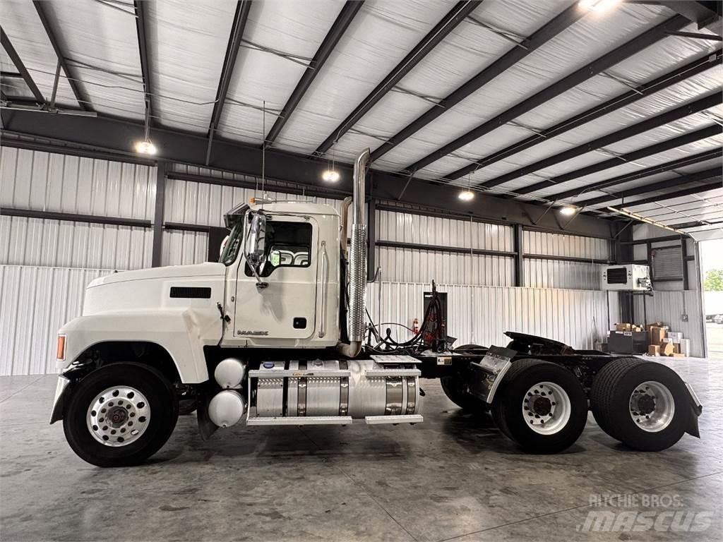 Mack CHU613 Cabezas tractoras