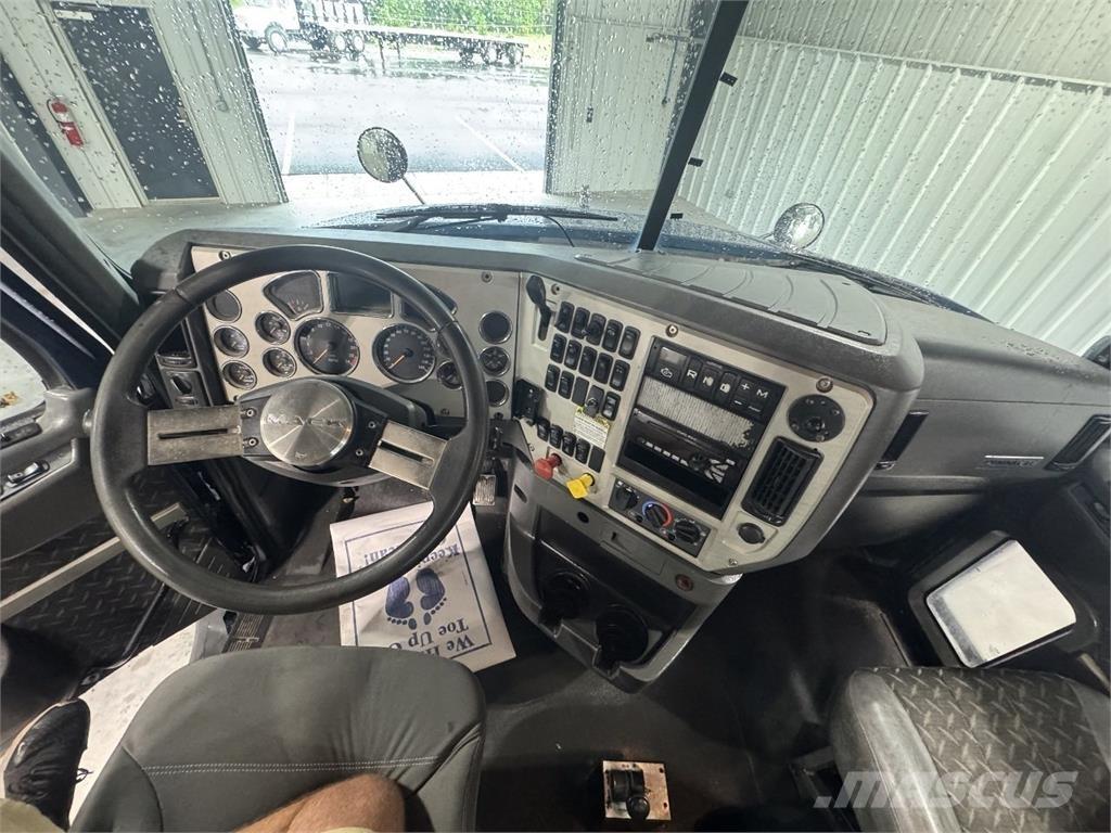 Mack CXU613 Cabezas tractoras