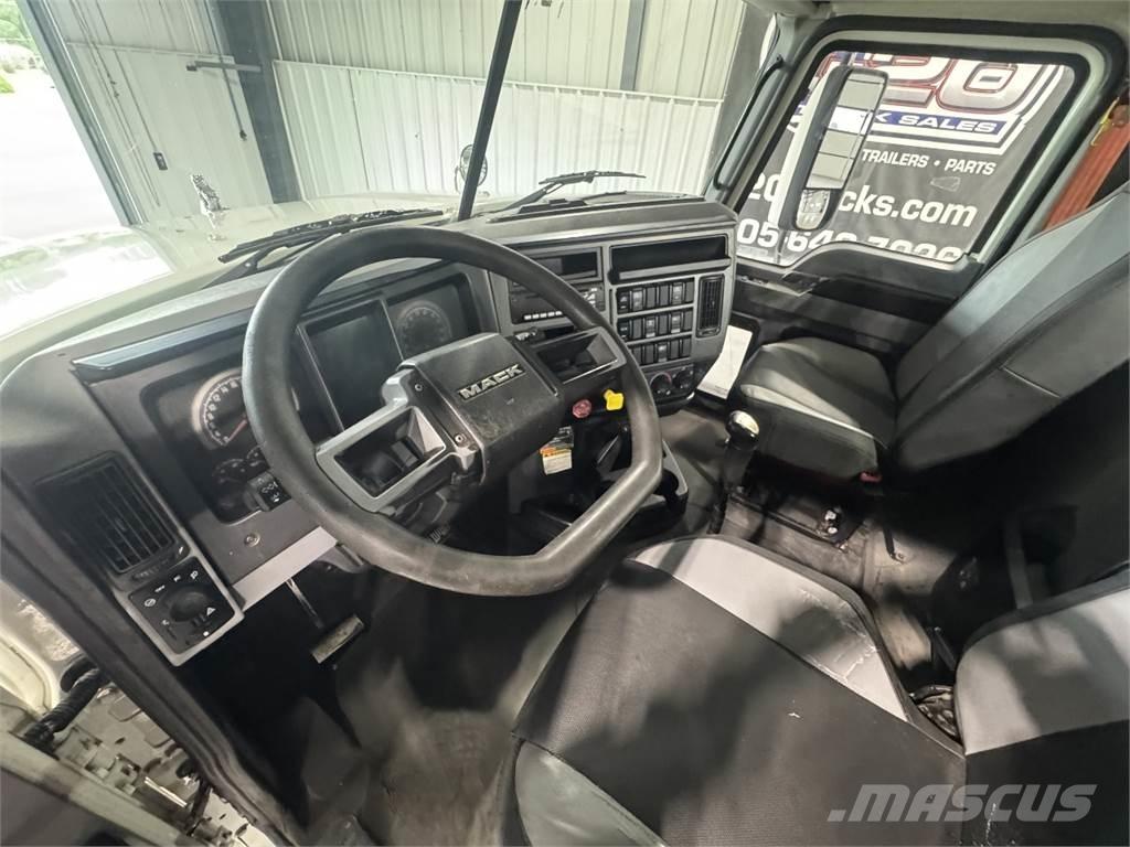 Mack Pinnacle Cabezas tractoras