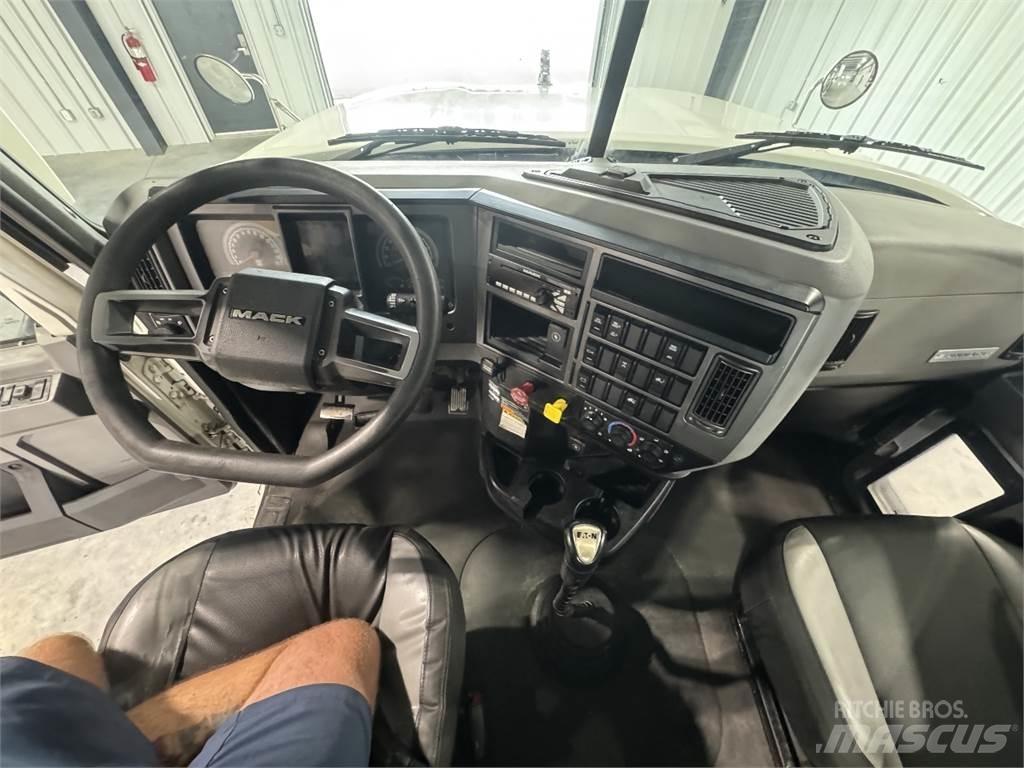 Mack Pinnacle Cabezas tractoras