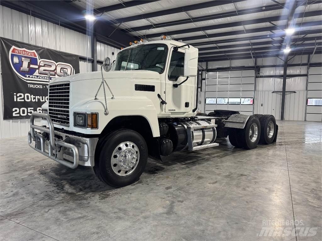 Mack Pinnacle 64T Cabezas tractoras