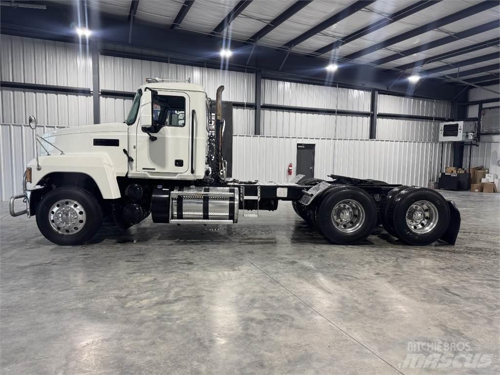 Mack Pinnacle 64T Cabezas tractoras