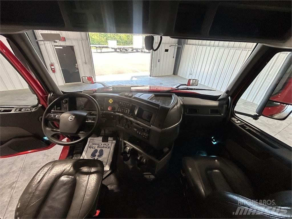Volvo VNL64T740 Cabezas tractoras