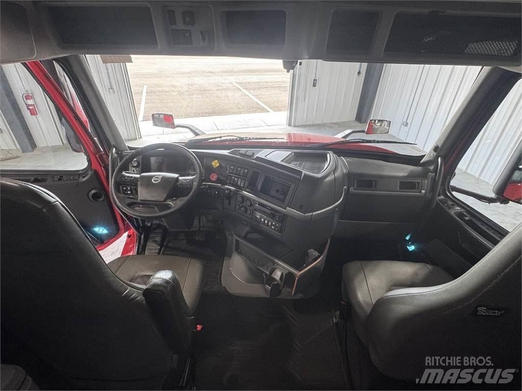 Volvo VNL64T740 Cabezas tractoras