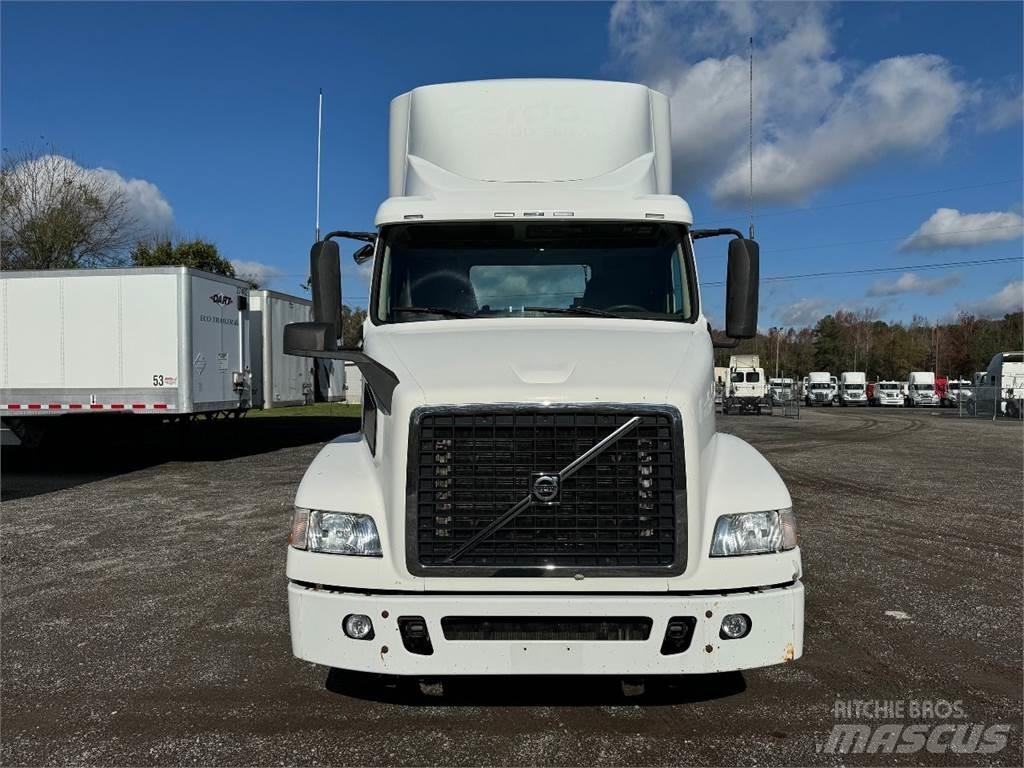 Volvo VNM64T200 Cabezas tractoras