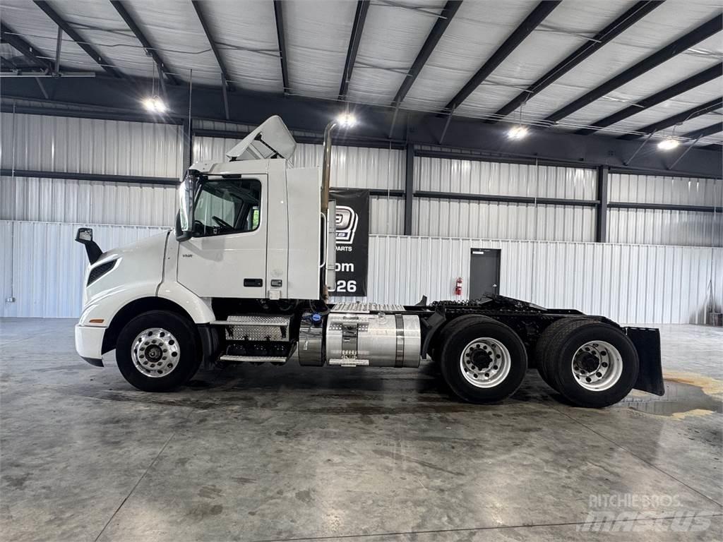 Volvo VNR64T300 Cabezas tractoras