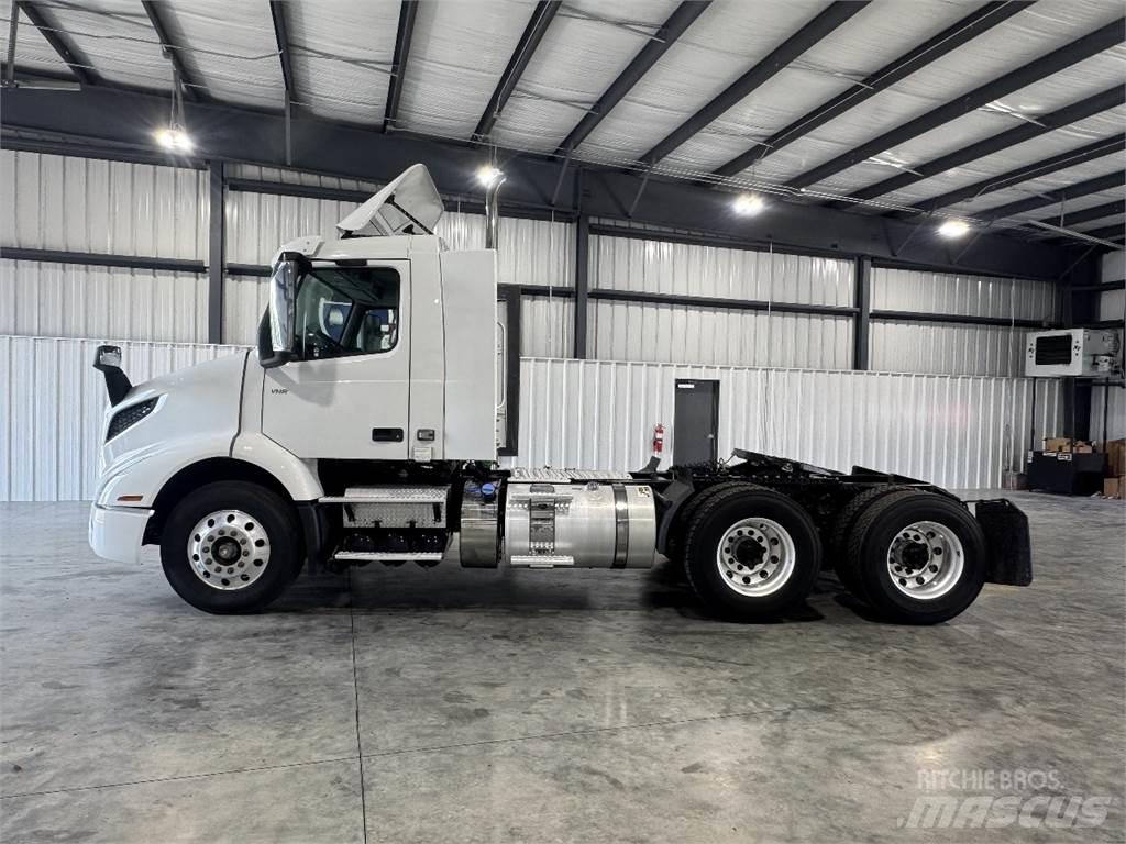 Volvo VNR64T300 Cabezas tractoras
