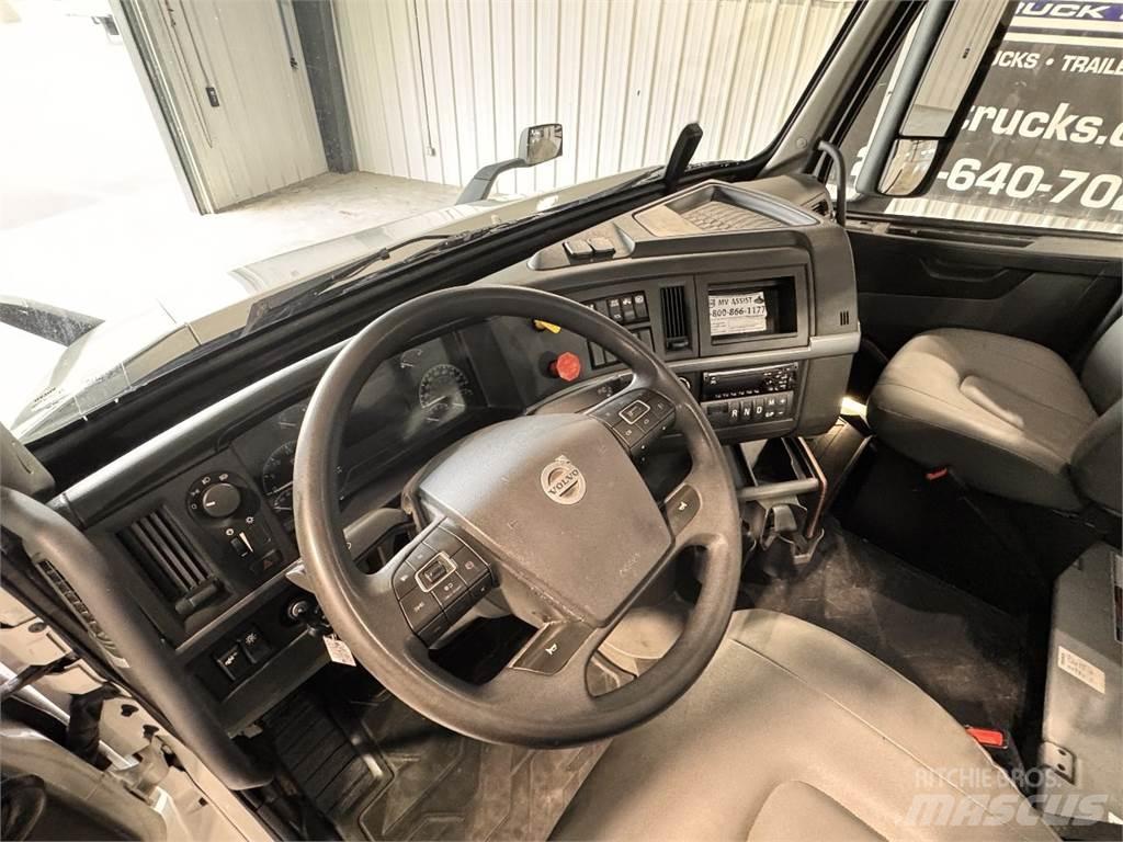 Volvo VNR64T300 Cabezas tractoras