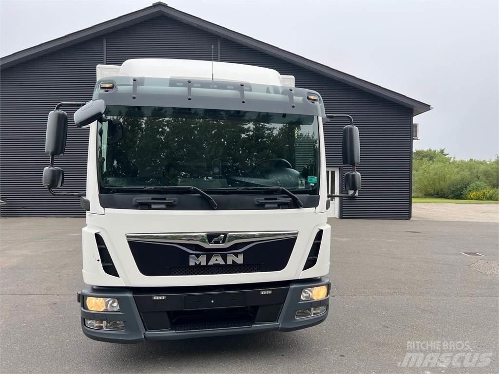 MAN TGL 12.220 Camiones caja cerrada