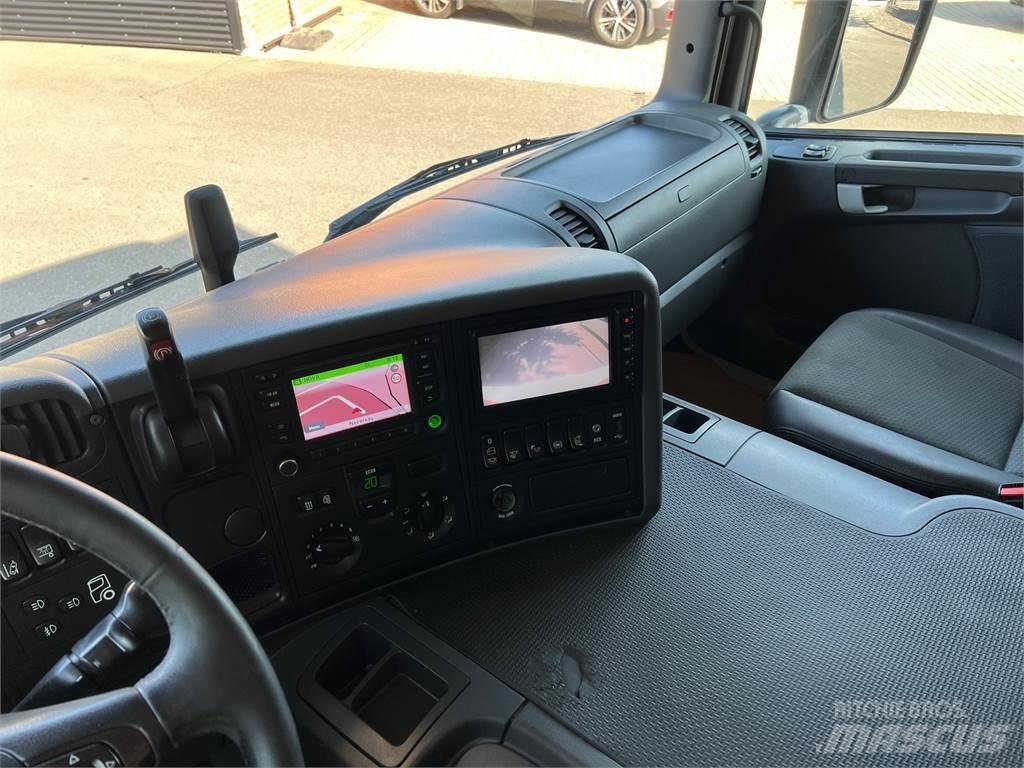 Scania P250 Camiones caja cerrada