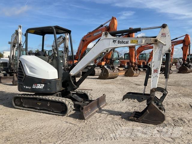 Bobcat E32 Excavadoras de cadenas