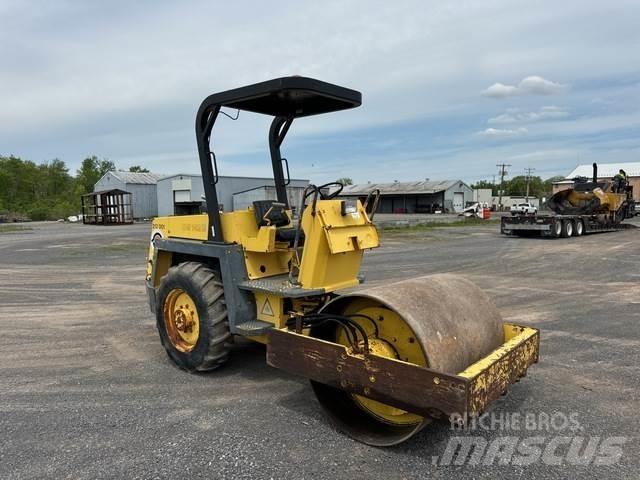 Bomag BW142D Rodillos de un solo tambor