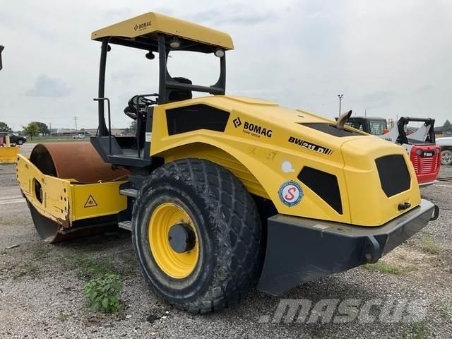 Bomag BW211D-5 Rodillos de un solo tambor