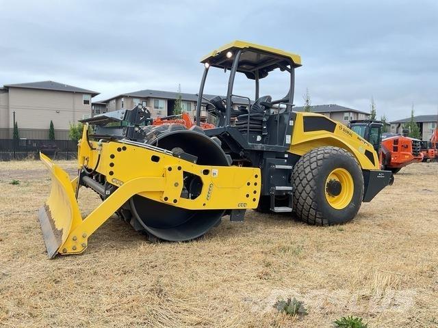Bomag BW213DH Rodillos de un solo tambor