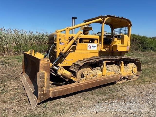 CAT  Buldozer sobre oruga